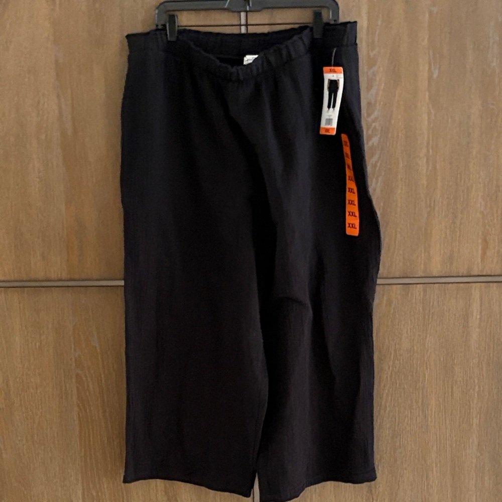 Jessica Simpson Black Capris